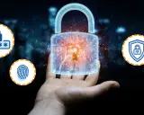 Main : Une main tient un cadenas numérique symbolisant la sécurité. Des icônes de mot de passe, d'empreinte digitale et de bouclier illustrent l'authentification MFA.