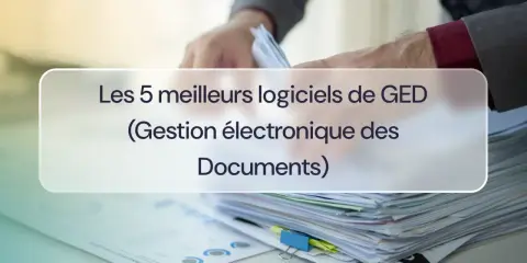 Des piles de documents numérisés en cours de tri, avec le titre "Les 5 meilleurs logiciels de GED".
