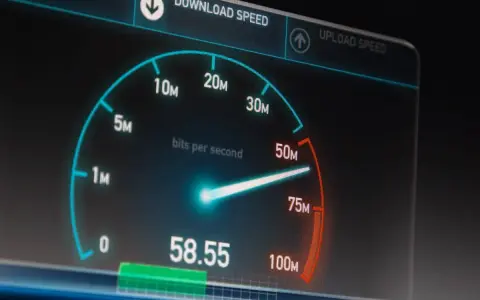 Test de débit internet : l'aiguille indique 58.55 Mbps, une mesure de la vitesse de téléchargement.