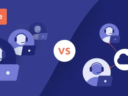 Comparaison visuelle entre une solution on-premise, avec des agents isolés, et une solution cloud, connectant les agents à un serveur central.