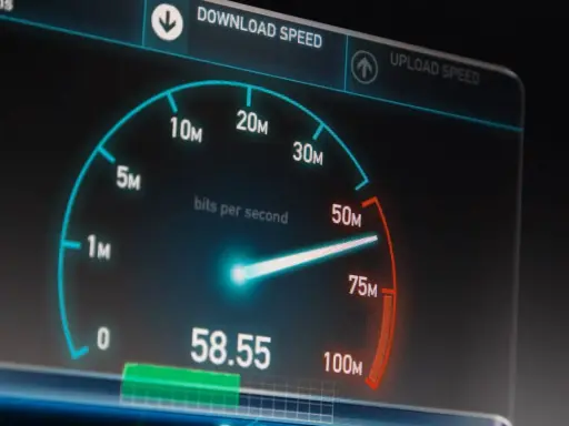 Test de débit internet : l'aiguille indique 58.55 Mbps, une mesure de la vitesse de téléchargement.